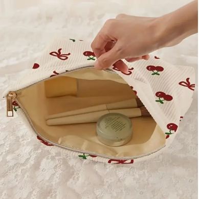 CHIC CARRY MAKEUP BAGS